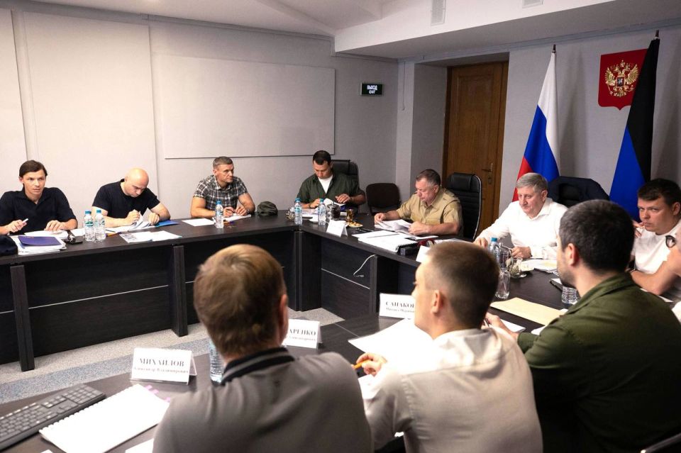 Марат Хуснуллин: Также провёл совещание по вопросам социально-экономического развития Донецкой Народной Республики Марат Хуснуллин: Также провёл совещание по вопросам социально-экономического развития Донецкой Народной Республики