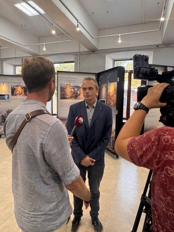 Русский музей представил в Мариуполе мультимедийную планшетную выставку «Страна побед» Русский музей представил в Мариуполе мультимедийную планшетную выставку «Страна побед»