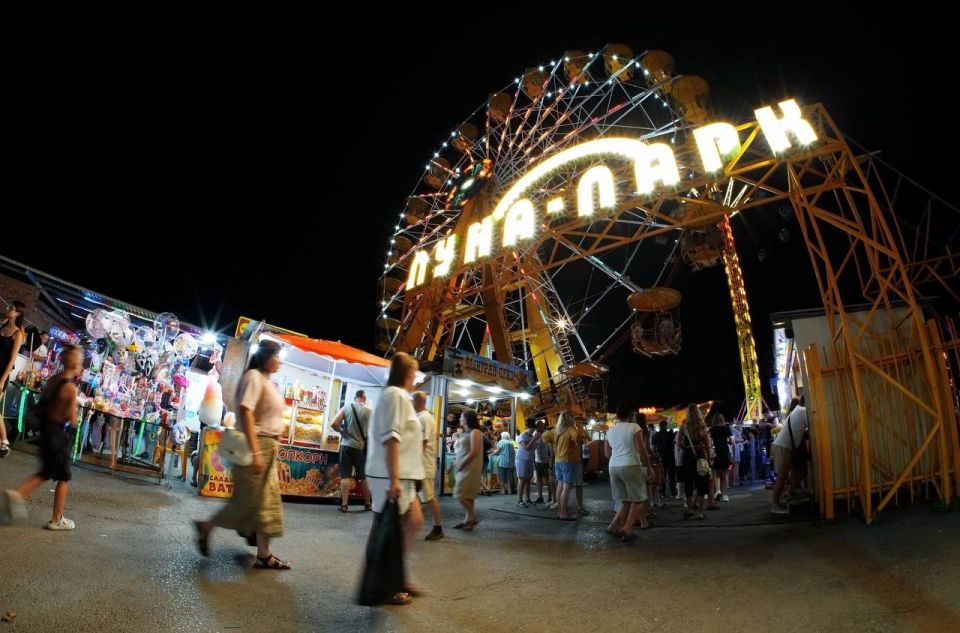 Курорт, которого ждали — море, еда и развлечения: в Урзуфе есть всё для активного отдыха детей, подростков и взрослых Курорт, которого ждали — море, еда и развлечения: в Урзуфе есть всё для активного отдыха детей, подростков и взрослых