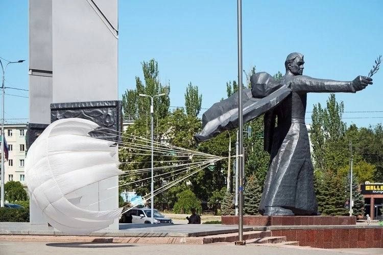 Пришли на праздник с парашютом: в Мариуполе ветераны «крылатой пехоты» отметили 95-летие ВДВ Пришли на праздник с парашютом: в Мариуполе ветераны «крылатой пехоты» отметили 95-летие ВДВ