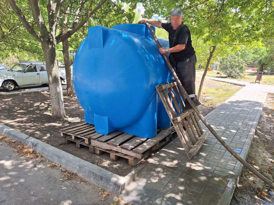 Продолжается оснащение временными резервуарами Продолжается оснащение временными резервуарами