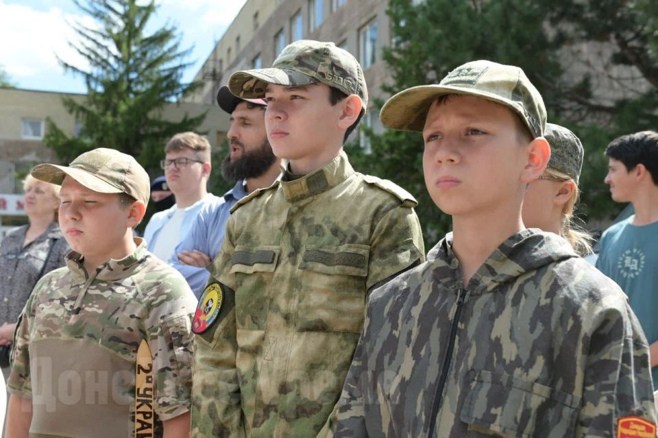 Впервые в новом формате: в Донецке открылась выставка «100 достоверных фактов о Новороссии» Впервые в новом формате: в Донецке открылась выставка «100 достоверных фактов о Новороссии»