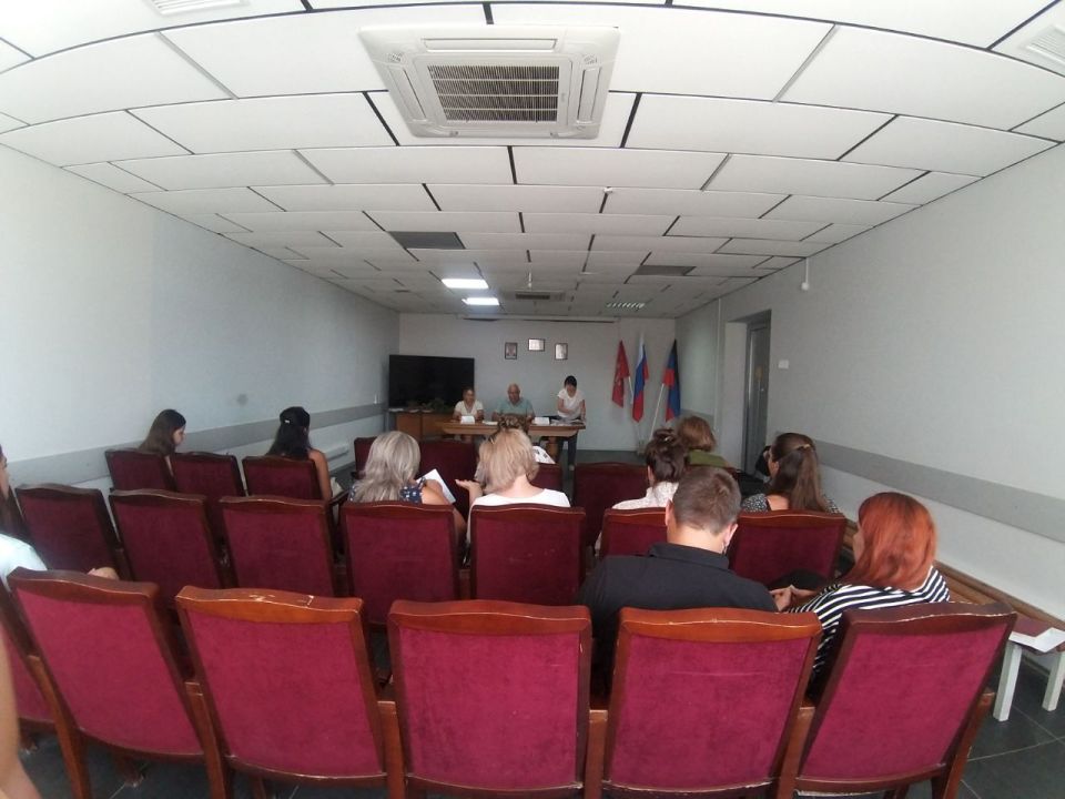 Сегодня состоялось плановое заседание комиссии по делам несовершеннолетних и защите их прав (КДНиЗП) при Управе Ильичевского внутригородского района города Мариуполь