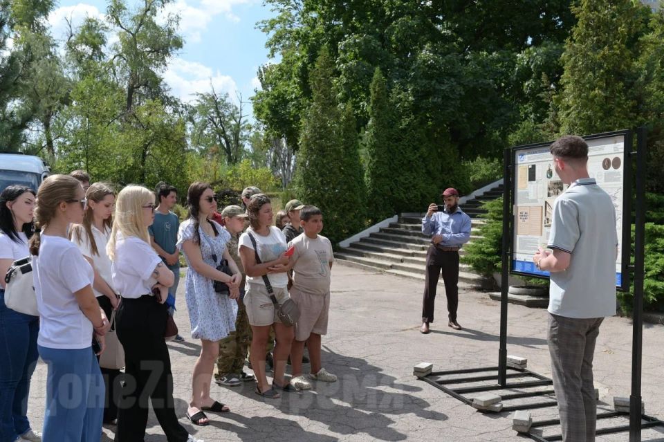 Впервые в новом формате: в Донецке открылась выставка «100 достоверных фактов о Новороссии» Впервые в новом формате: в Донецке открылась выставка «100 достоверных фактов о Новороссии»