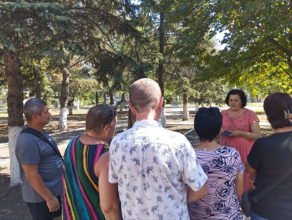 Заведующий Старокрымским территориальным сектором Цымбой Элла Федоровна проинформировала жителей пгт