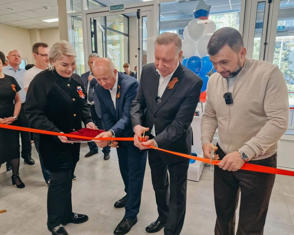 Губернатор Петербурга Александр Беглов подвел итоги трехлетнего сотрудничества с Мариуполем Губернатор Петербурга Александр Беглов подвел итоги трехлетнего сотрудничества с Мариуполем