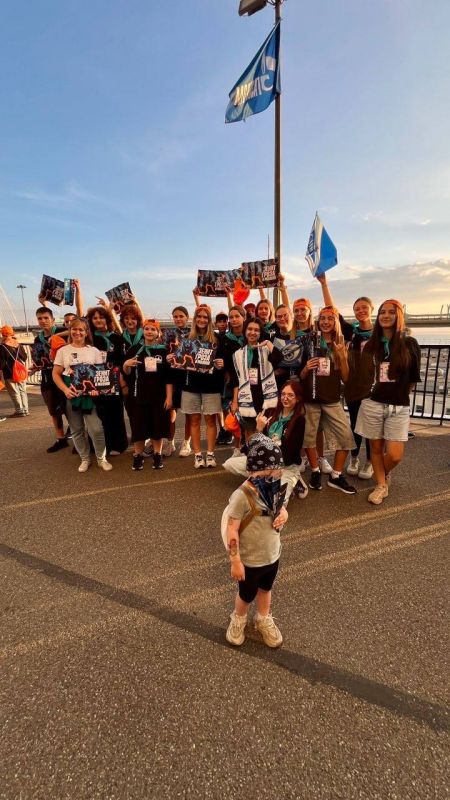 Дети из Мариуполя посетили футбольный матч в Санкт-Петербурге Дети из Мариуполя посетили футбольный матч в Санкт-Петербурге