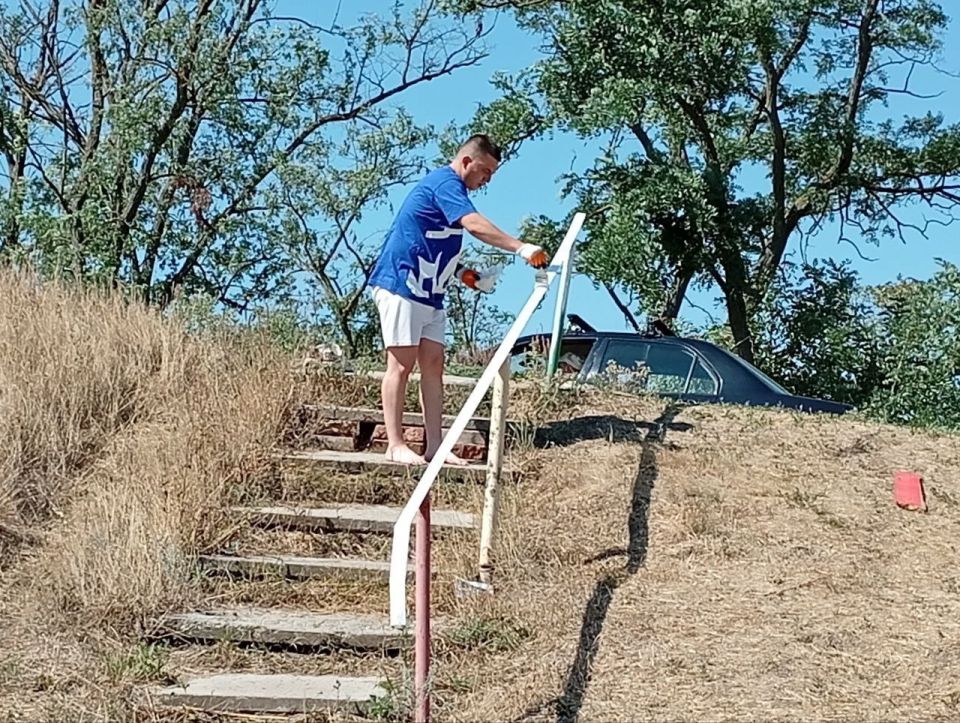 В рамках партийного проекта «Чистая страна» в первичном отделении №695 Всероссийской политической партии «Единая Россия» состоялся очередной субботник В рамках партийного проекта «Чистая страна» в первичном отделении №695 Всероссийской политической партии «Единая Россия» состоялся очередной субботник