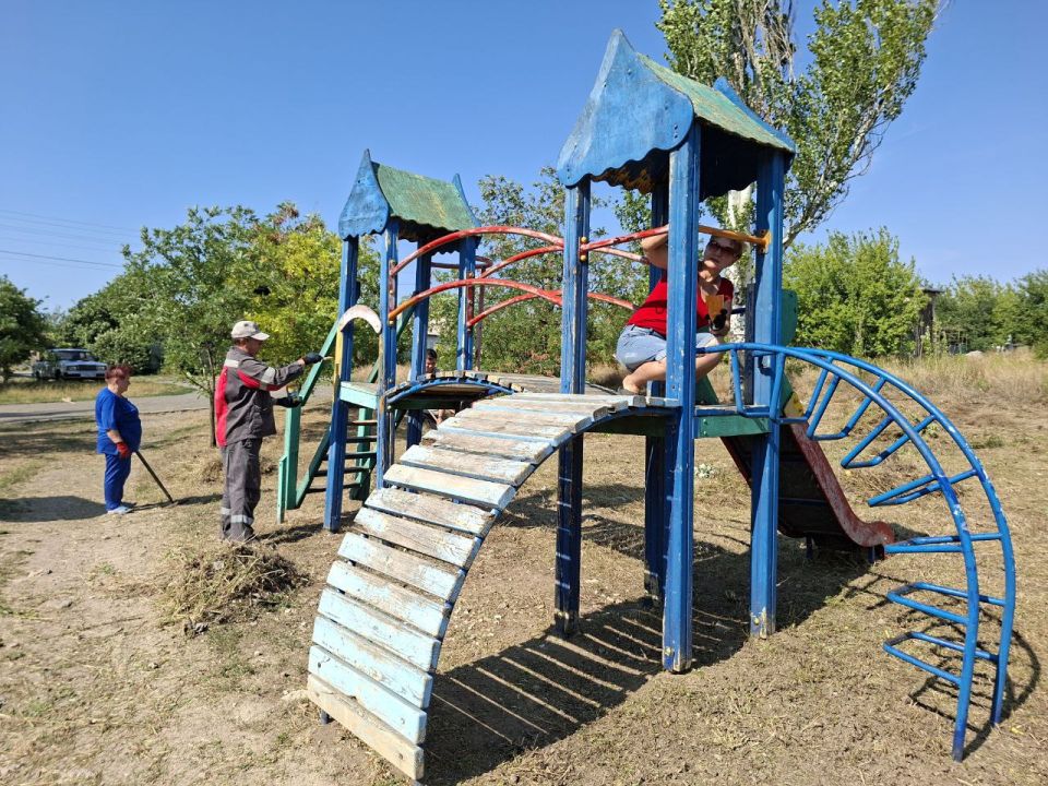 Сегодня на территории поселка Мирный в Ильичевском районе города Мариуполь состоялся субботник