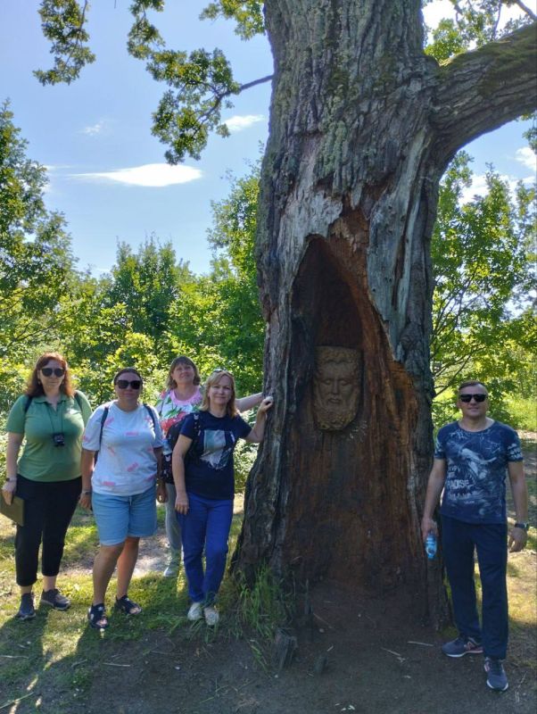 Мариупольские педагоги продолжают знакомиться с Петербургом Мариупольские педагоги продолжают знакомиться с Петербургом