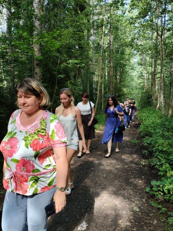 Мариупольские педагоги продолжают знакомиться с Петербургом Мариупольские педагоги продолжают знакомиться с Петербургом