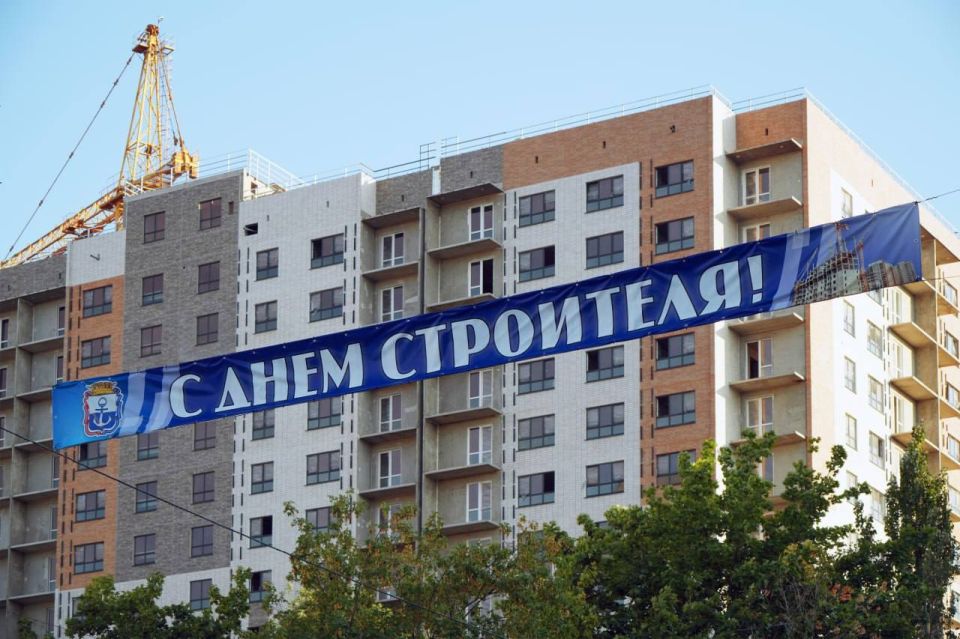 «Столько всего сделано, что голова кругом!»: Мариуполь украсили в честь Дня строителя «Столько всего сделано, что голова кругом!»: Мариуполь украсили в честь Дня строителя