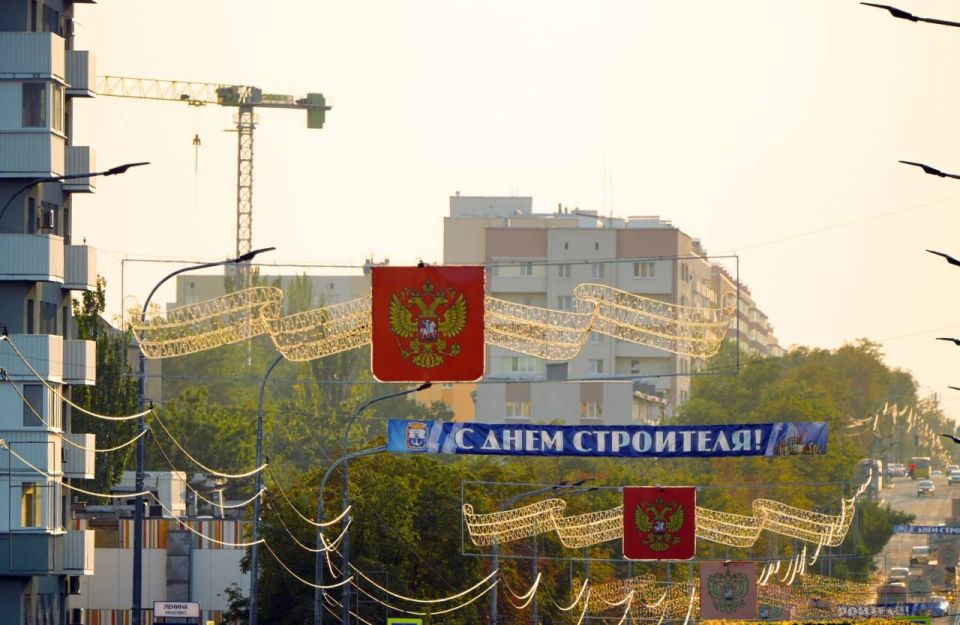 «Столько всего сделано, что голова кругом!»: Мариуполь украсили в честь Дня строителя «Столько всего сделано, что голова кругом!»: Мариуполь украсили в честь Дня строителя