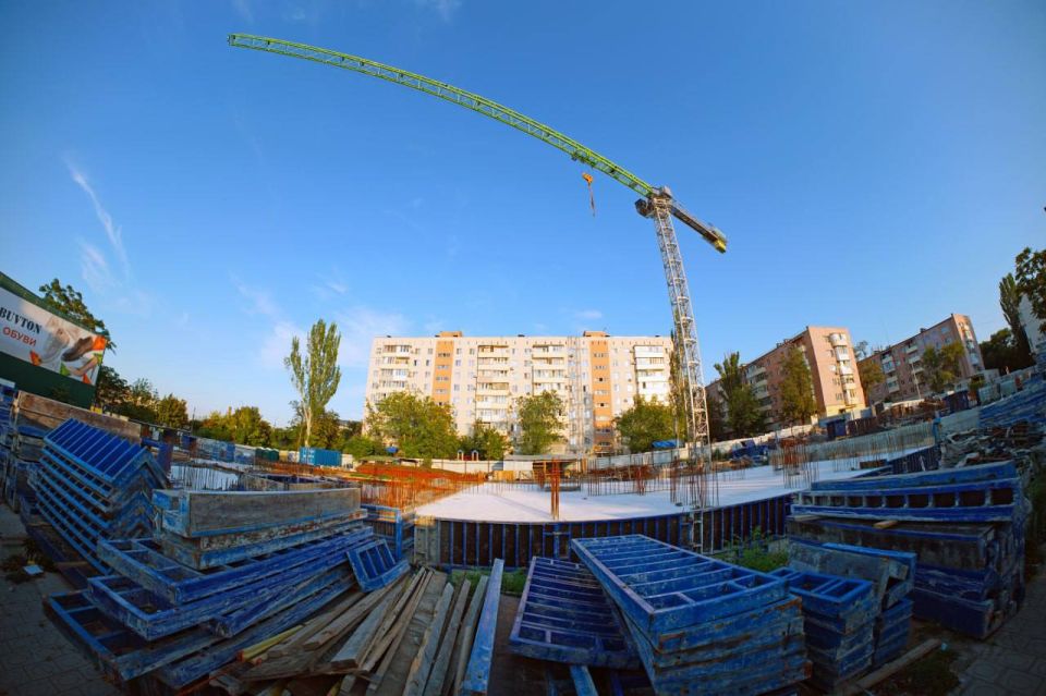 «Столько всего сделано, что голова кругом!»: Мариуполь украсили в честь Дня строителя «Столько всего сделано, что голова кругом!»: Мариуполь украсили в честь Дня строителя