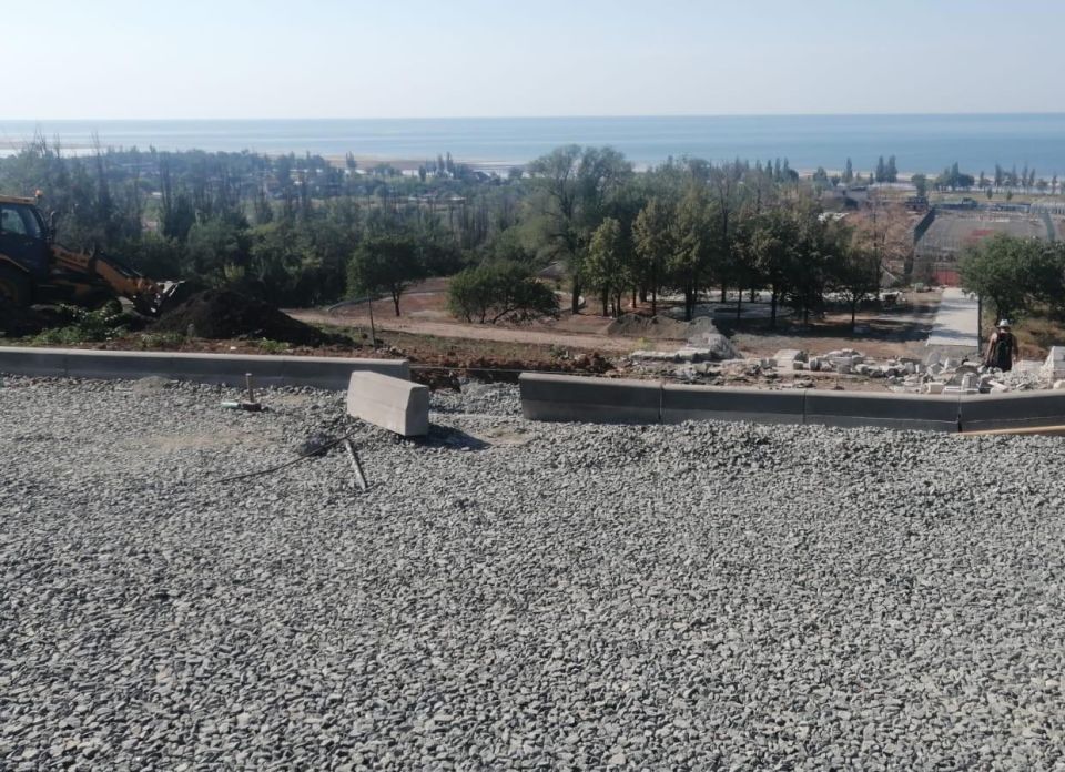 Петербургские строители продолжают преображать Мариуполь