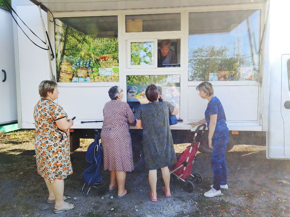 С 9 по 12 августа 2025 года осуществлена выездная торговля с использованием автомагазинов в населенных пунктах городских округов Докучаевск, Горловка, Мариуполь, Харцызск на территории г С 9 по 12 августа 2025 года осуществлена выездная торговля с использованием автомагазинов в населенных пунктах городских округов Докучаевск, Горловка, Мариуполь, Харцызск на территории г