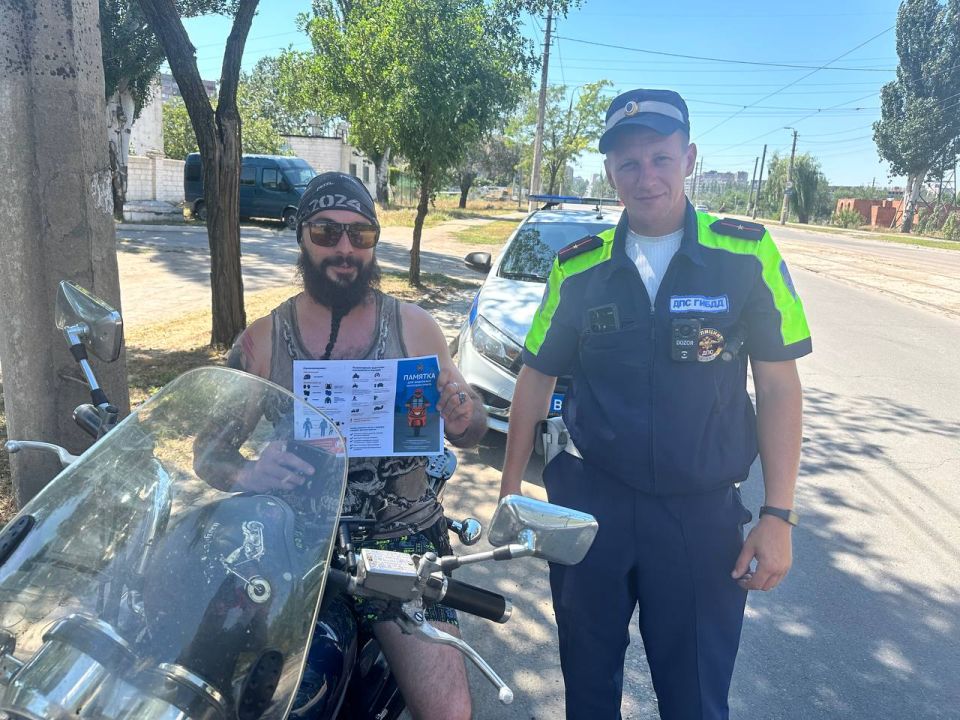 В Мариуполе сотрудники ГАИ провели беседы с водителями мототранспорта В Мариуполе сотрудники ГАИ провели беседы с водителями мототранспорта
