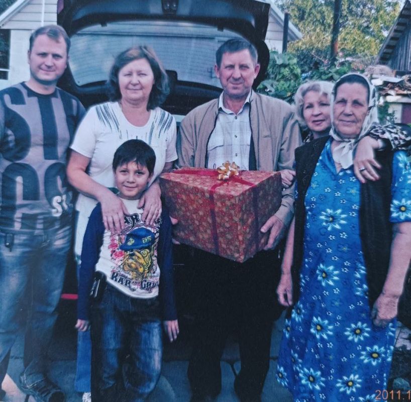 Сто лет – одна жизнь. В современном суетном мире, где события стремительно сменяют друг друга, есть судьбы, похожие на зарисовки из какой-то прошлой эпохи – полные глубокого смысла и жизни в самом разном ее проявлении Сто лет – одна жизнь. В современном суетном мире, где события стремительно сменяют друг друга, есть судьбы, похожие на зарисовки из какой-то прошлой эпохи – полные глубокого смысла и жизни в самом разном ее проявлении