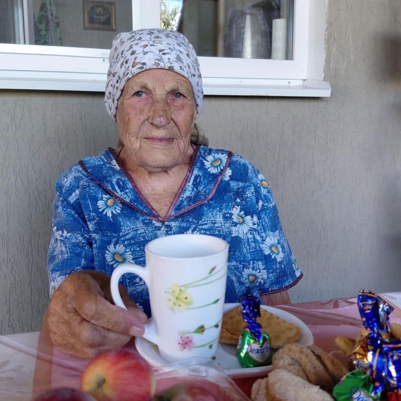 Сто лет – одна жизнь. В современном суетном мире, где события стремительно сменяют друг друга, есть судьбы, похожие на зарисовки из какой-то прошлой эпохи – полные глубокого смысла и жизни в самом разном ее проявлении