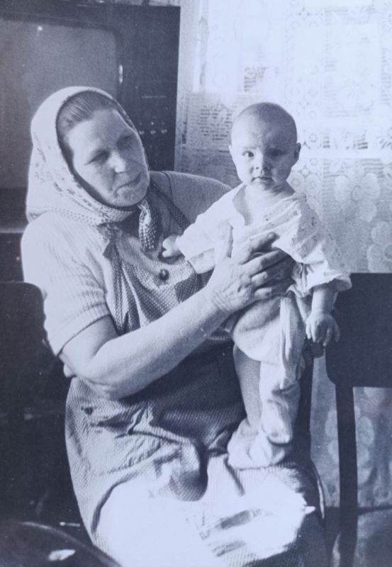 Сто лет – одна жизнь. В современном суетном мире, где события стремительно сменяют друг друга, есть судьбы, похожие на зарисовки из какой-то прошлой эпохи – полные глубокого смысла и жизни в самом разном ее проявлении Сто лет – одна жизнь. В современном суетном мире, где события стремительно сменяют друг друга, есть судьбы, похожие на зарисовки из какой-то прошлой эпохи – полные глубокого смысла и жизни в самом разном ее проявлении