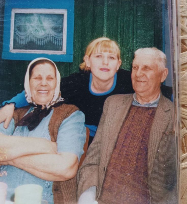 Сто лет – одна жизнь. В современном суетном мире, где события стремительно сменяют друг друга, есть судьбы, похожие на зарисовки из какой-то прошлой эпохи – полные глубокого смысла и жизни в самом разном ее проявлении Сто лет – одна жизнь. В современном суетном мире, где события стремительно сменяют друг друга, есть судьбы, похожие на зарисовки из какой-то прошлой эпохи – полные глубокого смысла и жизни в самом разном ее проявлении