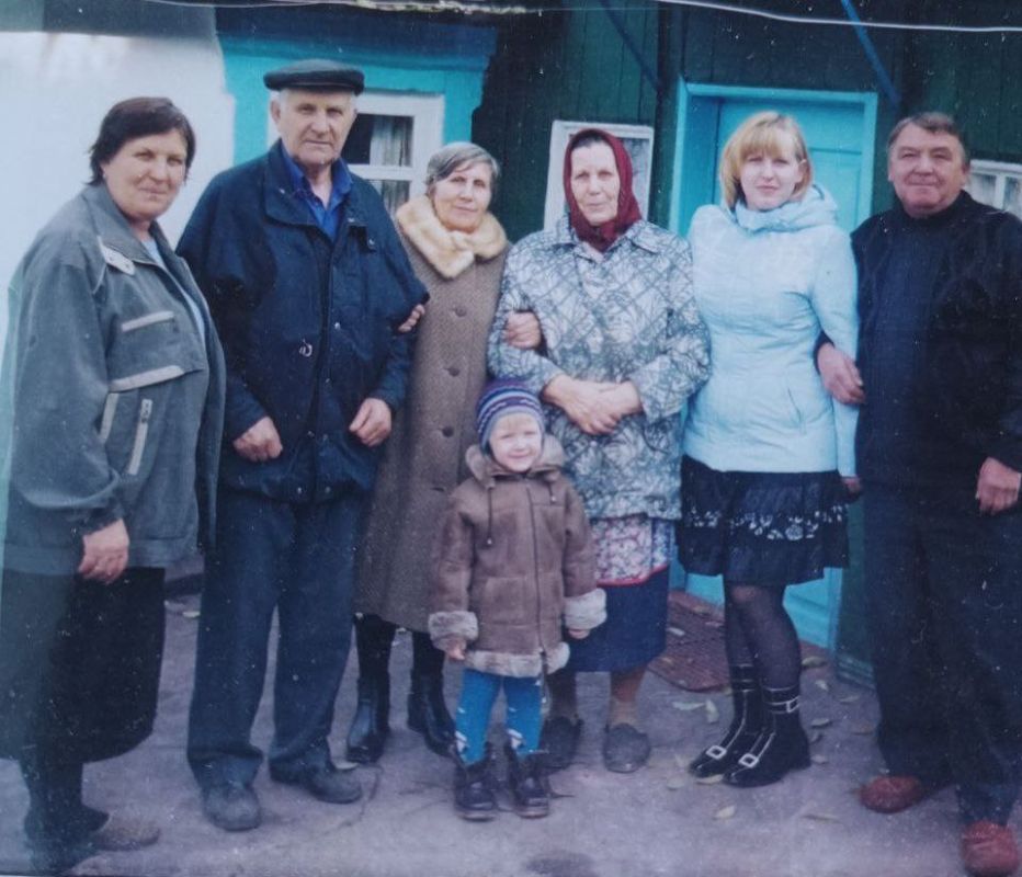 Сто лет – одна жизнь. В современном суетном мире, где события стремительно сменяют друг друга, есть судьбы, похожие на зарисовки из какой-то прошлой эпохи – полные глубокого смысла и жизни в самом разном ее проявлении Сто лет – одна жизнь. В современном суетном мире, где события стремительно сменяют друг друга, есть судьбы, похожие на зарисовки из какой-то прошлой эпохи – полные глубокого смысла и жизни в самом разном ее проявлении