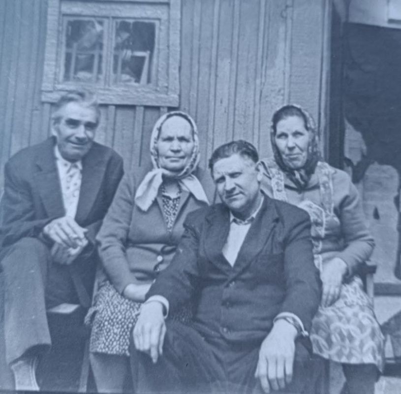 Сто лет – одна жизнь. В современном суетном мире, где события стремительно сменяют друг друга, есть судьбы, похожие на зарисовки из какой-то прошлой эпохи – полные глубокого смысла и жизни в самом разном ее проявлении Сто лет – одна жизнь. В современном суетном мире, где события стремительно сменяют друг друга, есть судьбы, похожие на зарисовки из какой-то прошлой эпохи – полные глубокого смысла и жизни в самом разном ее проявлении