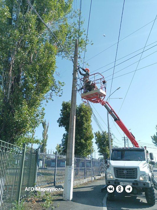В Орджоникидзевском районе «Мариупольгорсвет» установил новые электроопоры В Орджоникидзевском районе «Мариупольгорсвет» установил новые электроопоры