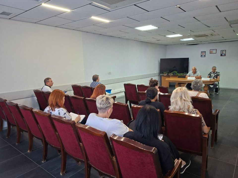 В Управе Ильичевского внутригородского района города Мариуполь состоялась встреча руководителя Управы Скударь Владимира Георгиевича и главного инженера Ильичевского района филиала «Мариупольтеплосеть» ГУП ДНР...