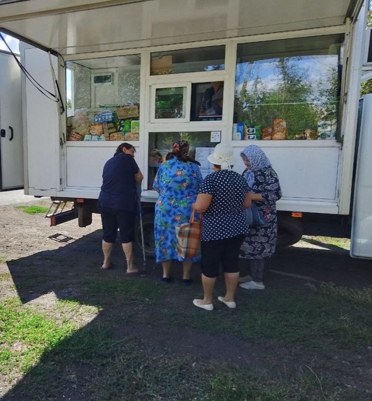 С 13 по 15 августа 2025 года осуществлена выездная торговля с использованием автомагазинов в населенных пунктах городских округов Докучаевск, Горловка, Мариуполь, на территории г. Авдеевка, также Волновахского...