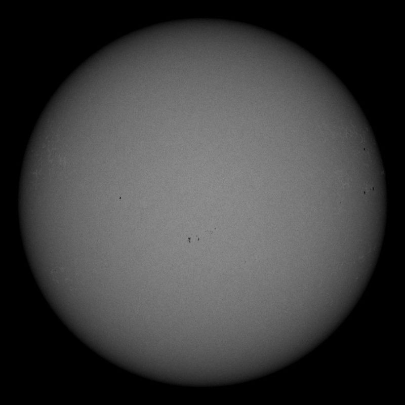 На обращенной к Земле стороне Солнца почти полностью исчезли пятна, что говорит об уменьшении числа вспышек или об их полном отсутствии, сообщили в Лаборатории солнечной астрономии ИКИ РАН