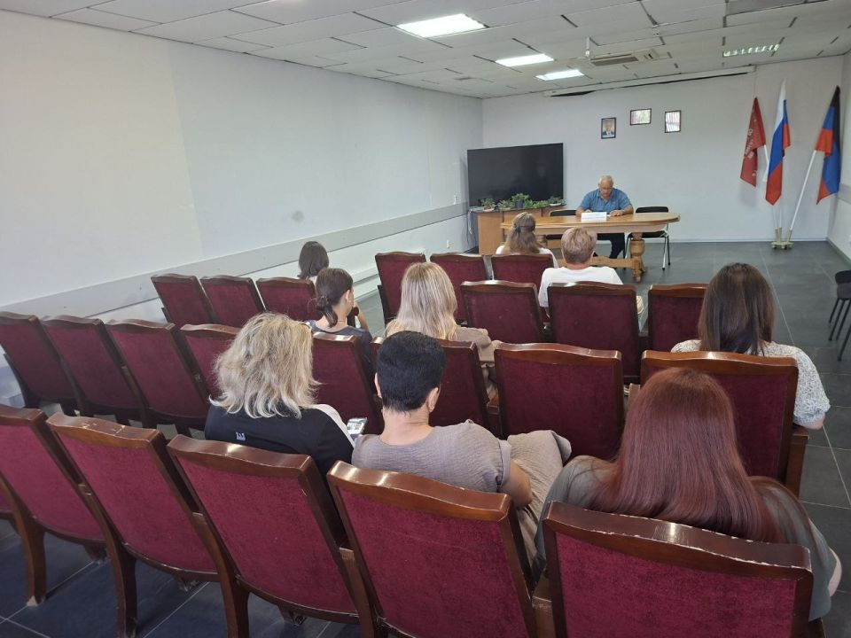 Сегодня в Управе Ильичевского внутригородского района города Мариуполь состоялась встреча руководителя Управы Скударь Владимира Георгиевича с жителями