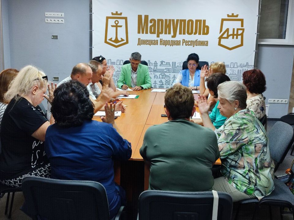 Сегодня, 18.08.2025 года, состоялось заседание Общественного совета г.о. Мариуполь. В качестве приглашённых лиц на заседании присутствовали: