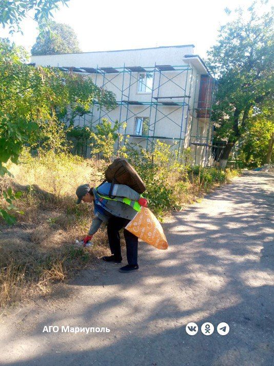 Специалисты «Мариупольжилкомплекс» благоустроили очередные дворы многоэтажек