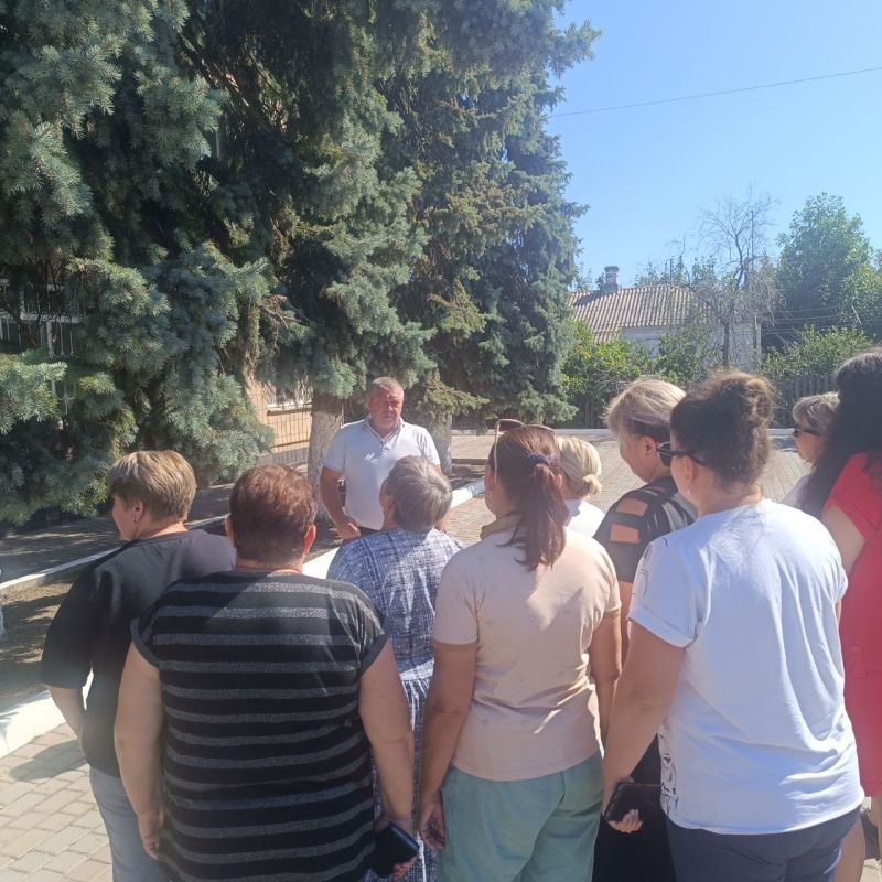 Стоимость услуг водоснабжения и водоотведения обсуждали сегодня на встречи жители с заведующим Сартанским территориальным сектором.