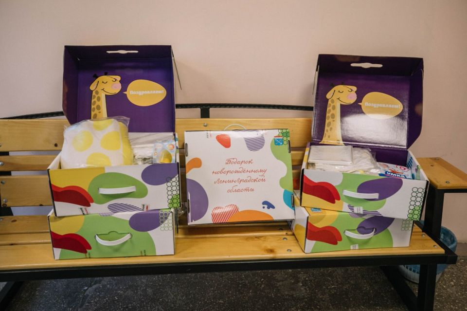 Антон Кольцов: Доставили в акушерское отделение городской больницы №2 подарочные наборы для рожениц Антон Кольцов: Доставили в акушерское отделение городской больницы №2 подарочные наборы для рожениц