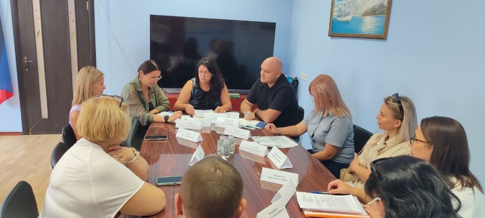 В Управе Приморского внутригородского района города Мариуполь состоялось заседание Комиссии по делам несовершеннолетних и защите их прав