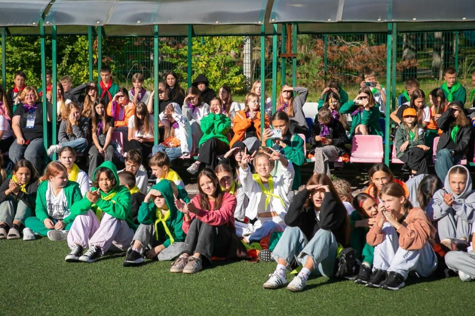 Мариупольские школьники и педагоги продолжают отдыхать в Санкт-Петербурге Мариупольские школьники и педагоги продолжают отдыхать в Санкт-Петербурге