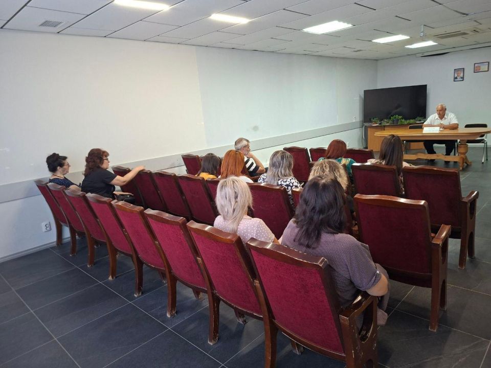 Сегодня в Управе Ильичевского внутригородского района города Мариуполь состоялась встреча руководителя Управы Скударь Владимира Георгиевича с жителями Ильичевского района