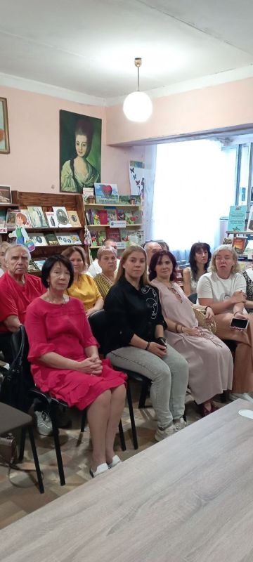 В соответствии с поручением Главы Донецкой Народной Республики Дениса Пушилина 19-20 августа сотрудники Министерства культуры ДНР и руководители подведомственных учреждений провели встречи с трудовыми коллективами работников... В соответствии с поручением Главы Донецкой Народной Республики Дениса Пушилина 19-20 августа сотрудники Министерства культуры ДНР и руководители подведомственных учреждений провели встречи с трудовыми коллективами работников...