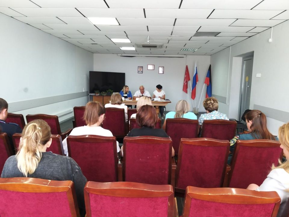 Состоялось плановое заседание комиссии по делам несовершеннолетних и защите их прав (КДНиЗП) при Управе Ильичевского внутригородского района города Мариуполь
