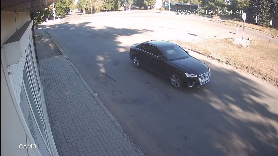 Внимание, розыск. Отделом ГИБДД УМВД России «Макеевское» разыскивается водитель автомобиля AUDI A4 черного цвета, государственный регистрационный знак T018KУ180