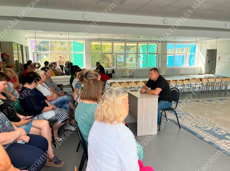 Сегодня руководитель Управы Орджоникидзевского внутригородского района Игорь Анатольевич Овсиенко провел встречу с трудовым коллективом ГКДОУ "Детский сад №142 г. о Мариуполь" ДНР в рамках проекта "Лидеры общественного...