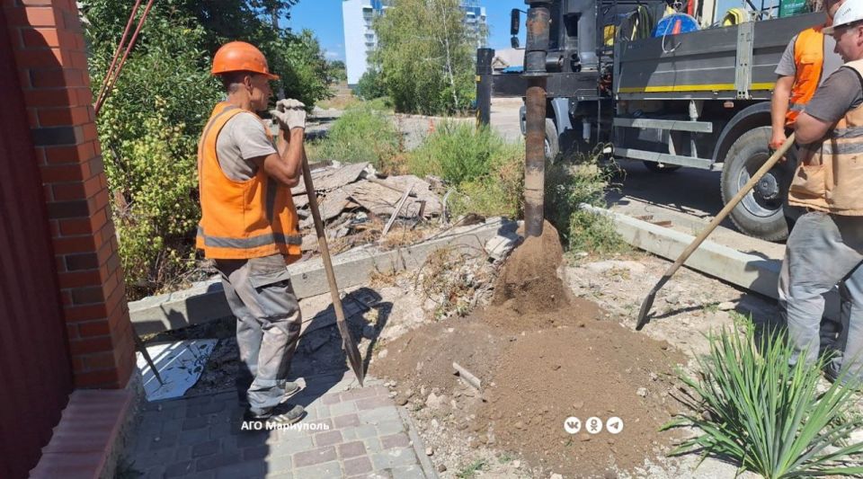 Мариупольские энергетики смонтировали на улицах города еще 43 светильника Мариупольские энергетики смонтировали на улицах города еще 43 светильника