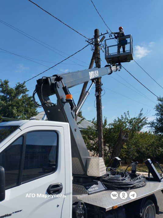 Мариупольские энергетики смонтировали на улицах города еще 43 светильника Мариупольские энергетики смонтировали на улицах города еще 43 светильника