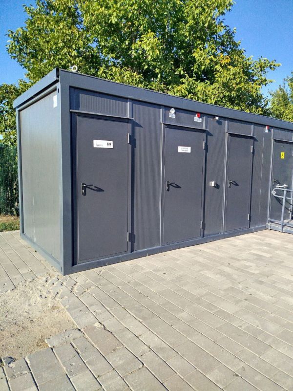 На площади Ленина установили общественный туалет На площади Ленина установили общественный туалет