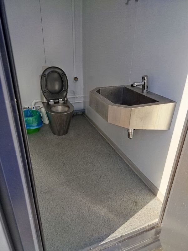 На площади Ленина установили общественный туалет На площади Ленина установили общественный туалет