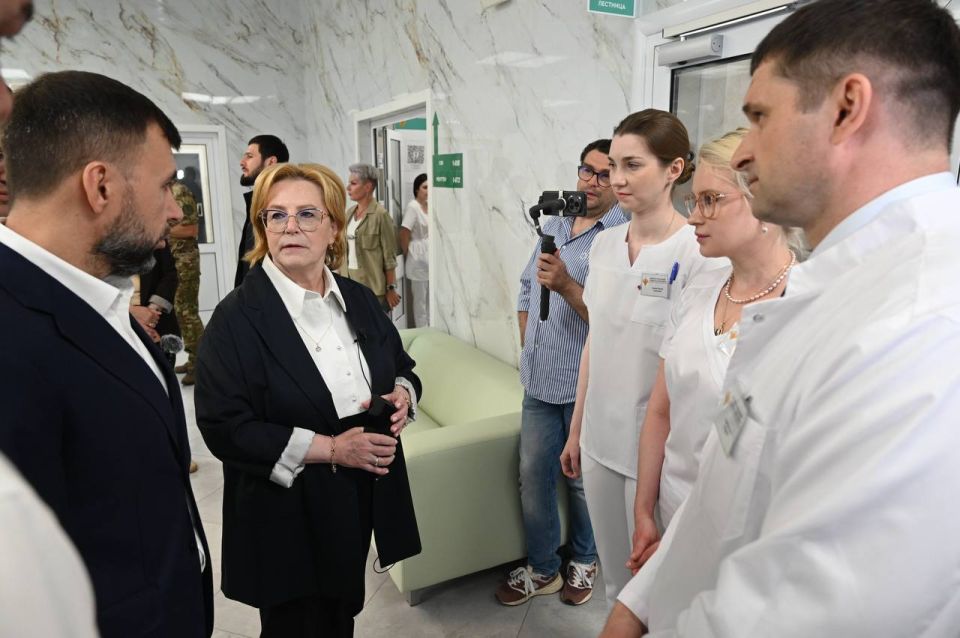 Глава Агентства проинспектировала ход строительства второго этапа Мариупольского центра, в рамках которого будет возведен четырехэтажный госпитальный корпус общей площадью свыше 20 тысяч кв.м Глава Агентства проинспектировала ход строительства второго этапа Мариупольского центра, в рамках которого будет возведен четырехэтажный госпитальный корпус общей площадью свыше 20 тысяч кв.м