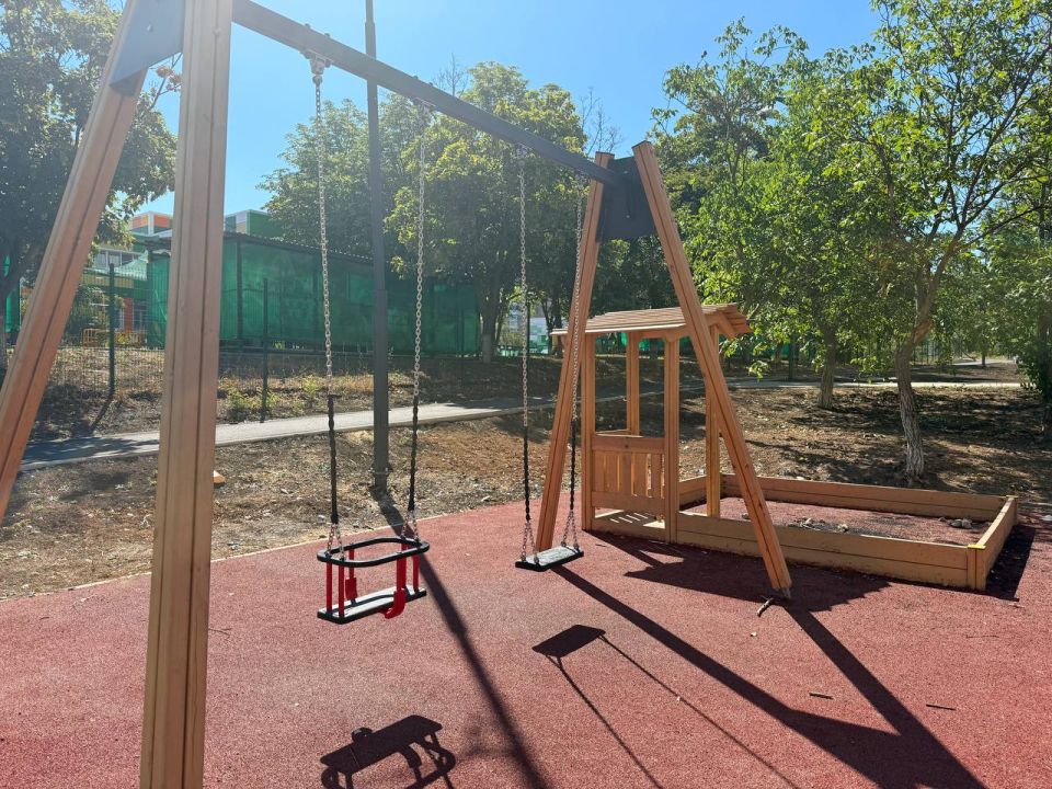 Вместе с восстановлением жилого фонда Мариуполя петербургские специалисты активно участвуют в создании комфортной городской среды Вместе с восстановлением жилого фонда Мариуполя петербургские специалисты активно участвуют в создании комфортной городской среды