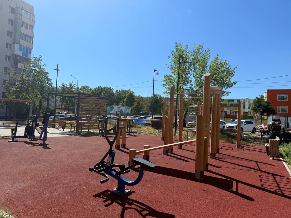 Вместе с восстановлением жилого фонда Мариуполя петербургские специалисты активно участвуют в создании комфортной городской среды Вместе с восстановлением жилого фонда Мариуполя петербургские специалисты активно участвуют в создании комфортной городской среды